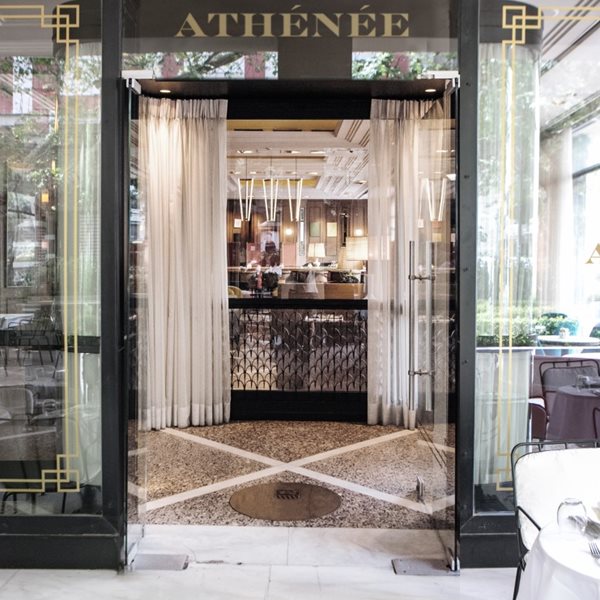 Το γλυκά του Σπύρου Πεδιαδιτάκη στο Athénée, τις Κυριακές