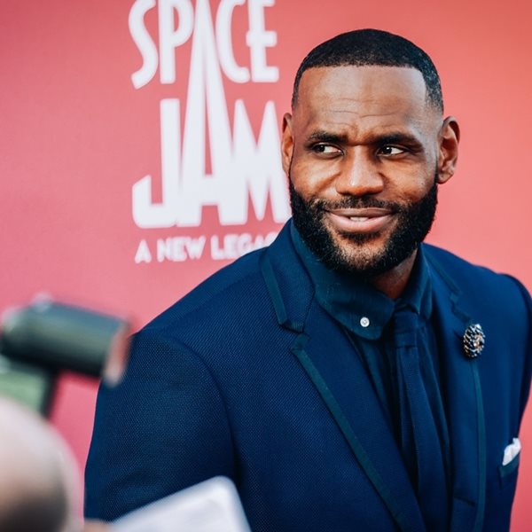 Καλωσορίζουμε τον LeBron James στο Fighting Games