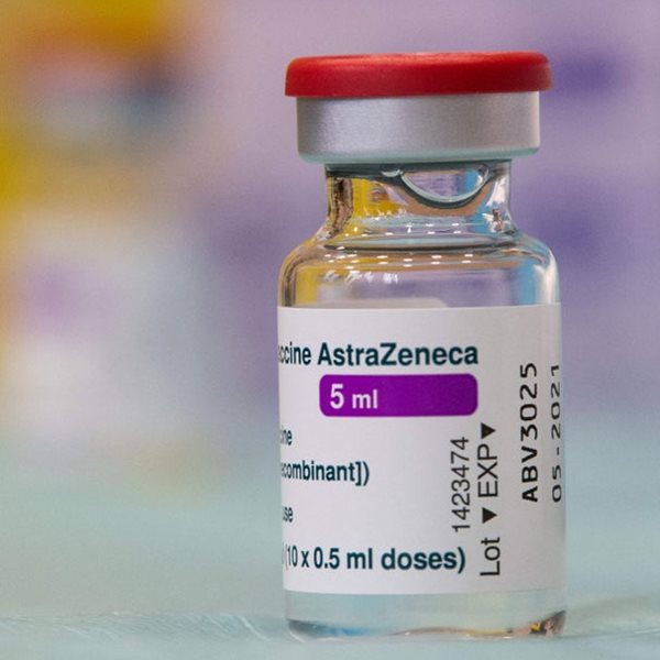 Η Ευρωπαϊκή Ενωση σταματά τα εμβόλια AstraZeneca και Johnson & Johnson