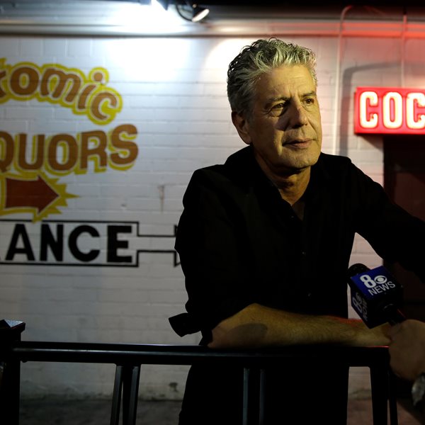 Anthony Bourdain: Ο άνθρωπος που έφαγε τον κόσμο και κατασπάραξε τον ίδιο του τον εαυτό