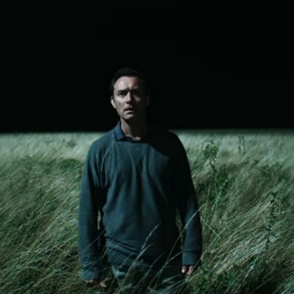 Πρώτο trailer για το The Third Day με τον "ναυαγό" Jude Law