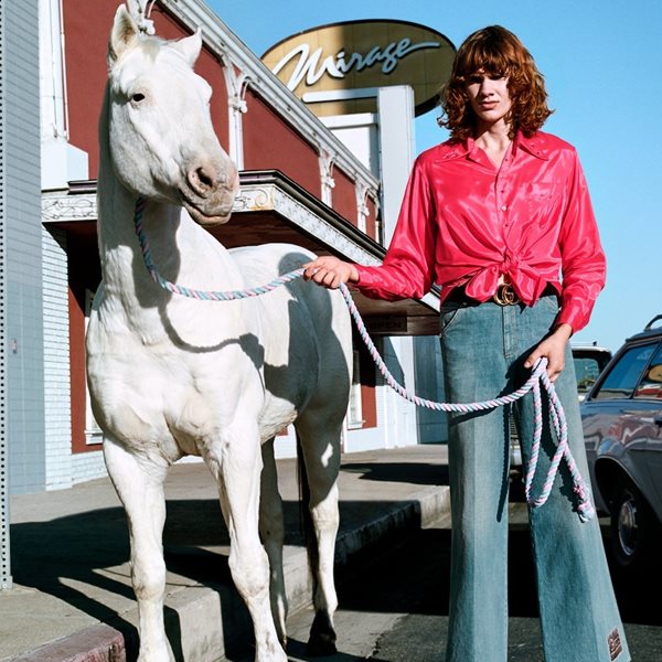 O Γιώργος Λάνθιμος βάζει άλογα στη νέα καμπάνια της Gucci