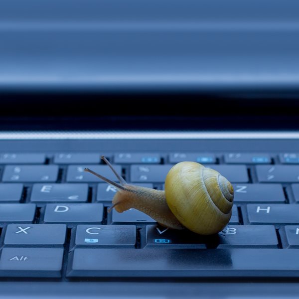 Γιατί είναι τόσο αργό το ίντερνετ στην Ελλάδα