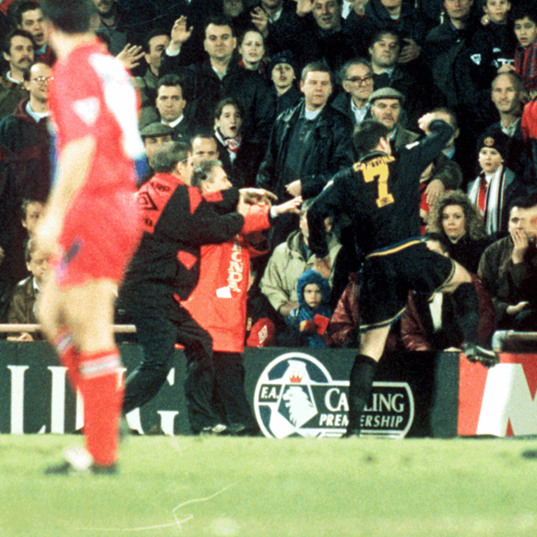 Όταν ο Eric Cantona έριχνε κλωτσιά στον ρατσισμό