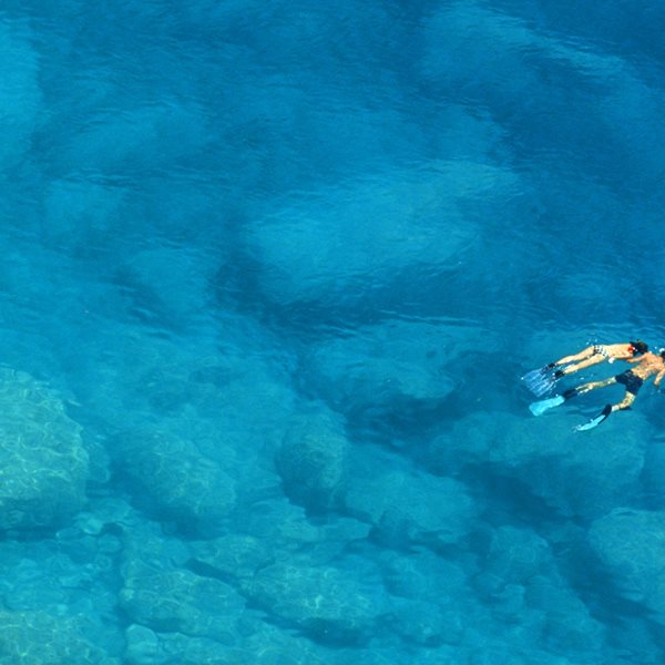 To 'εναλλακτικό' νησί που εκθειάζουν τα ξένα ΜΜΕ