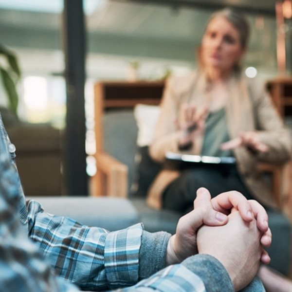 Όλοι οι άντρες χρειάζονται ψυχοθεραπεία, σύμφωνα με τις εφαρμογές γνωριμιών