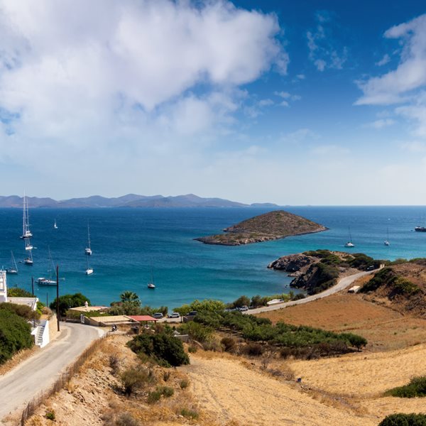 Σε άλλα νέα, ο δήμαρχος των Λειψών ραπάρει για να προσελκύσει τουρίστες στο νησί