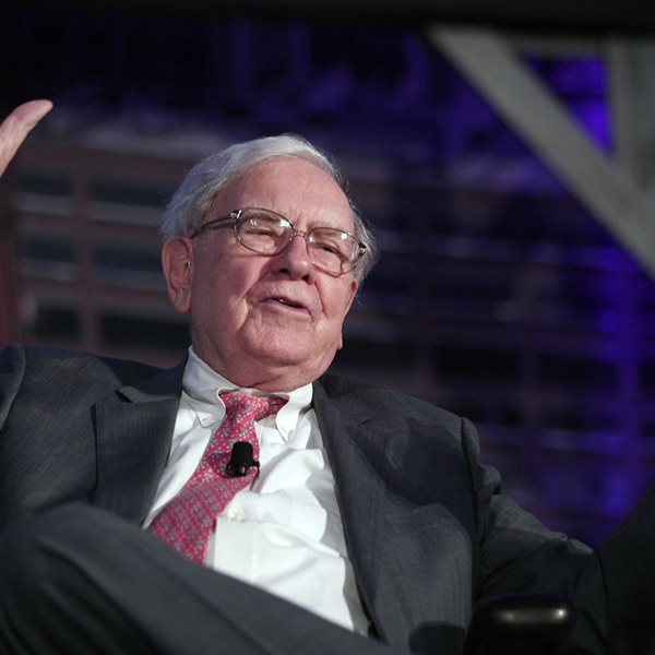 Ο Warren Buffett άρχισε να αγοράζει πετρέλαιο