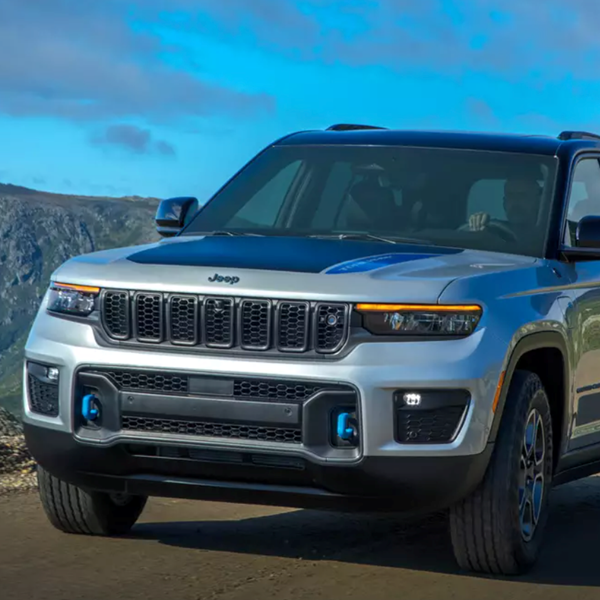 To φρέσκο πρόσωπο του Jeep Grand Cherokee