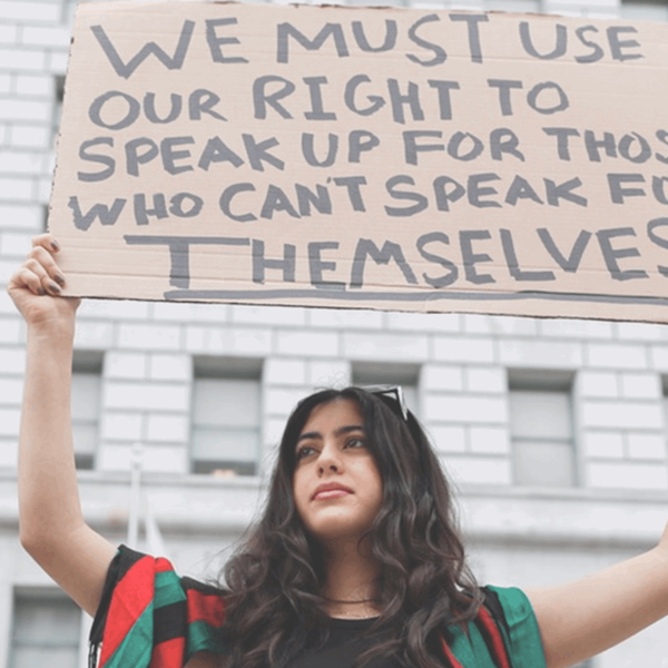 Γιατί οι celebrities δεν μιλούν για το Αφγανιστάν