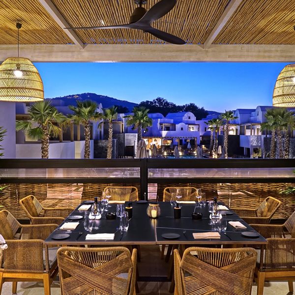 Zeffirino, από την Γένοβα στην Σαντορίνη