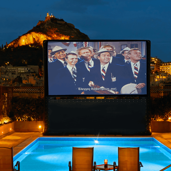 Δίπλα στην πισίνα, στο πιο exclusive θερινό σινεμά της Αθήνας