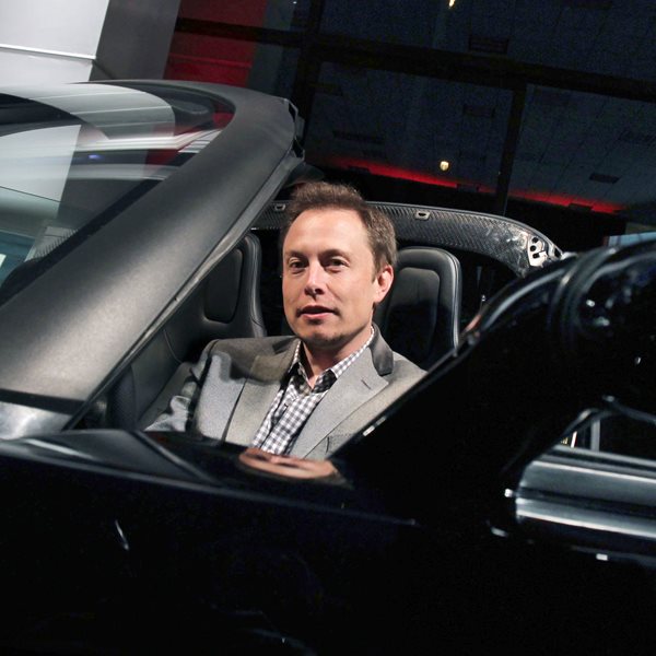 Τα οχήματα της Tesla χωρίς οδηγό προσεχώς στους δρόμους