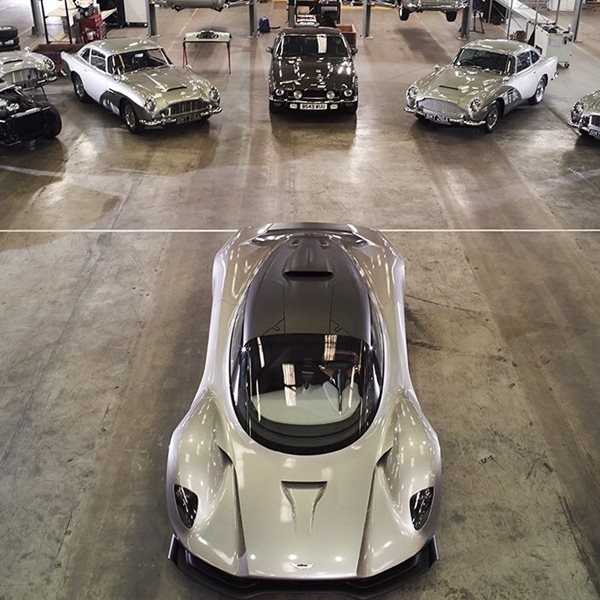 Όλες οι Aston Martin του James Bond σε πλήρη παράταξη