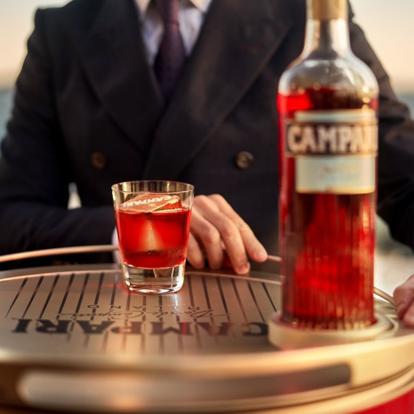 Όταν το Campari συνάντησε το Negroni: Γιορτάζοντας ένα εμβληματικό cocktail