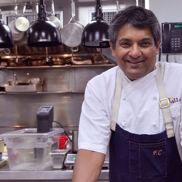 Floyd Cardoz, ο Ινδός σεφ που χτύπησε ο κορονοϊός