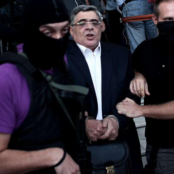 Η Χρυσή Αυγή δεν λερώνει πια τη Βουλή