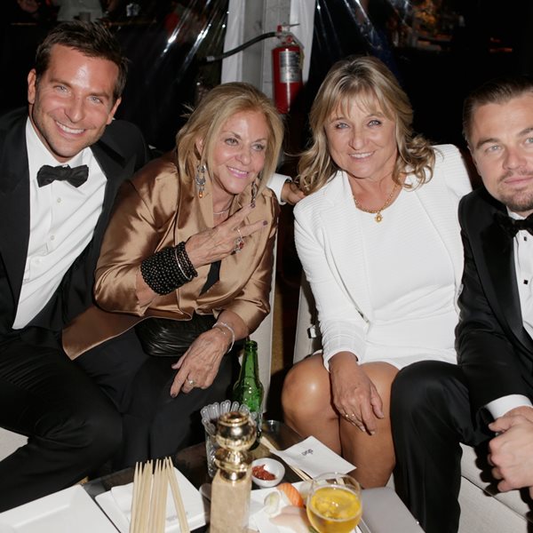 Κατηγορία 'μαμάκιας': Οι διάσημοι που έχουν τεράστια αδυναμία στη μητέρα τους