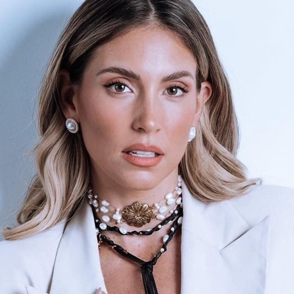 Είχαμε ξεχάσει πόσο μας αρέσει η Αθηνά Οικονομάκου