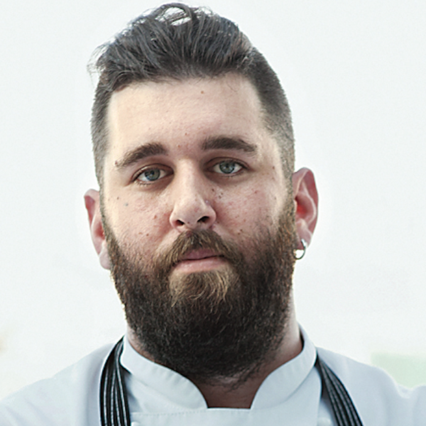 Ο Χάρης Νικολούζος παραμένει λάτρης της παράδοσης