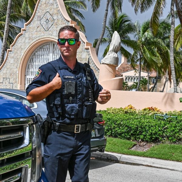 Τι έψαχνε το FBI στο σπίτι του Donald Trump