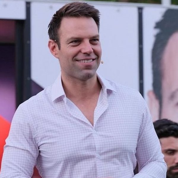 To 4ήμερο γαμήλιο γλέντι του Κασσελάκη στα Χανιά και το αίτημα της Γεροβασίλη για εκλογές