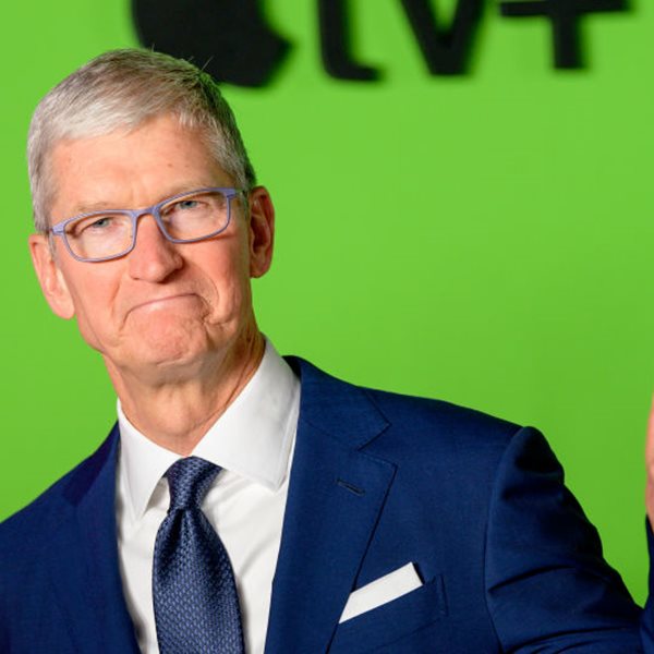 O Tim Cook μόλις έγινε δισεκατομμυριούχος