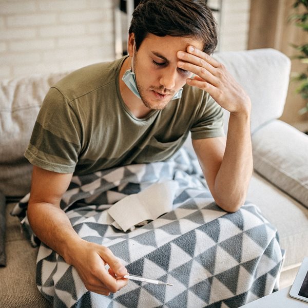 Κάποια ανησυχητικά στοιχεία για τη μετάλλαξη Όμικρον