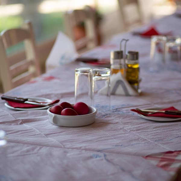 Τρομάξαμε με το πόσο κοστίζει το πασχαλινό τραπέζι φέτος