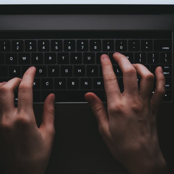 Όταν οι πολιτικοί παρενοχλούν δημοσιογράφους