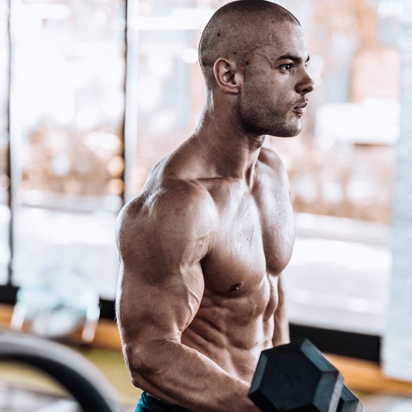 Πώς θα γίνουν οι δικέφαλοι σου αν κάνεις αυτή την άσκηση για 30 ημέρες