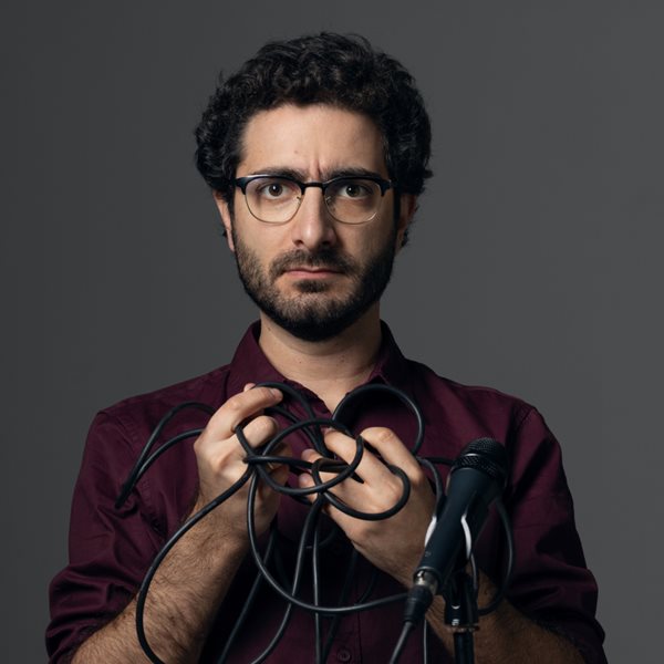 Ταχύρυθμα μαθήματα stand up από τον Λάμπρο Φισφή