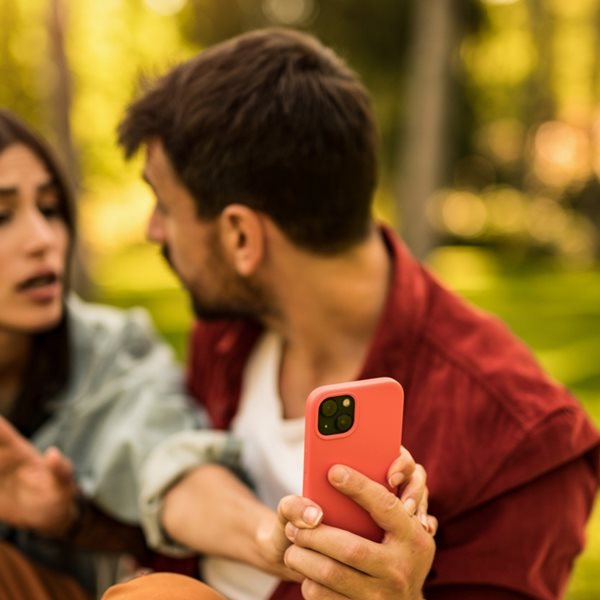 Τι είναι το Σύνδρομο του Οθέλλου και πώς καταστρέφει μια σχέση