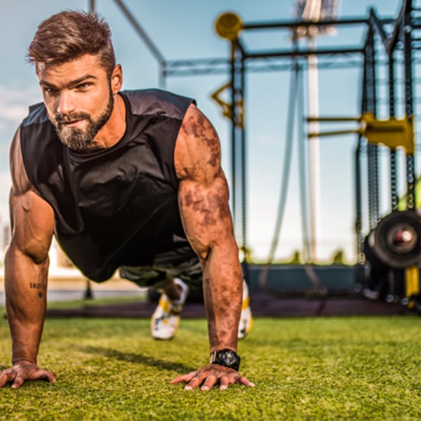 Τρικ από έναν κορυφαίο trainer για περισσότερα push-ups