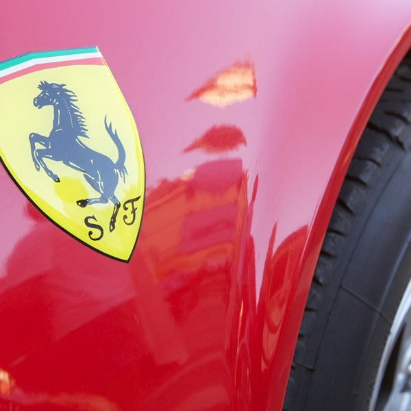 H Ferrari αλλάζει όνομα