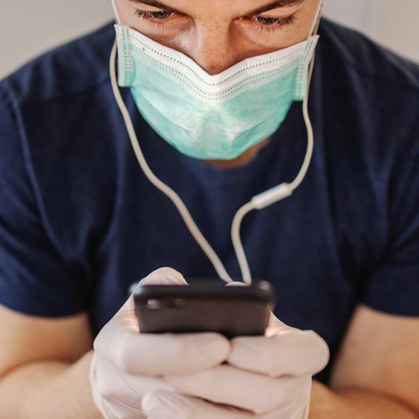 Πολύ σύντομα smartphones θα εντοπίζουν κρουσμάτα κορονοϊού στην Βρετανία