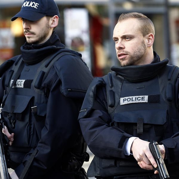 Γαλλία: 3 χωροφύλακες νεκροί από πυρά άντρα που βρισκόταν σε αμόκ