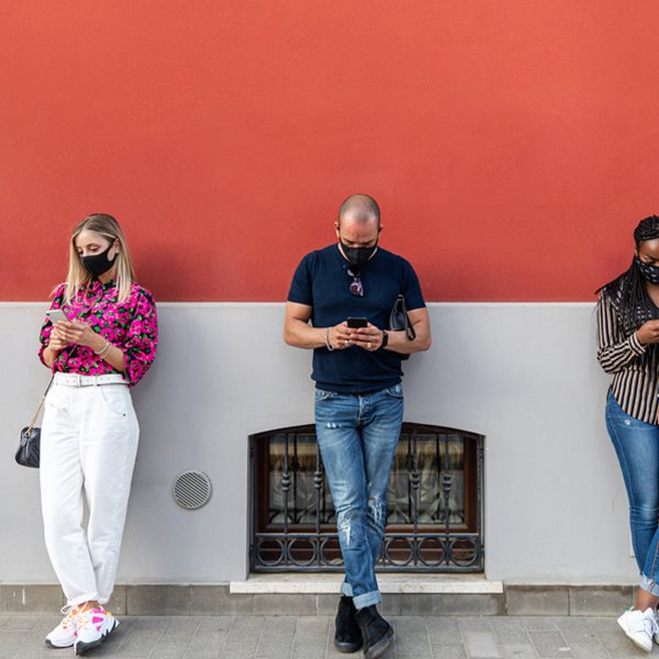 Πόσο εφικτό είναι να μπει κόφτης στα SMS του 13033