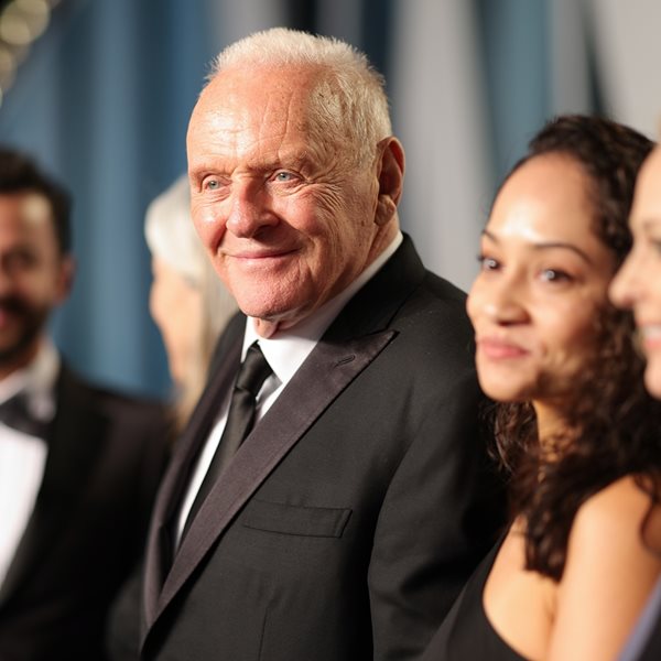 O Anthony Hopkins γιορτάζει 48 χρόνια νηφάλιος