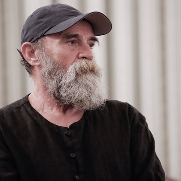 Ο 'Άλλος Άνθρωπος' Κωνσταντίνος Πολυχρονόπουλος και εταιρεία φάντασμα στη Συγγρού