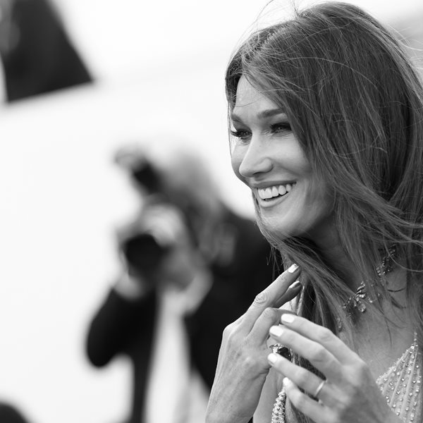 Η Carla Bruni μάγεψε (και) τη Βενετία