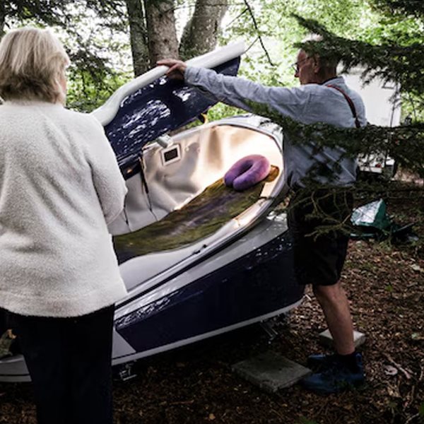 Αυτό είναι το ανατριχιαστικό μήνυμα που ακούνε οι χρήστες της κάψουλας αυτοκτονίας