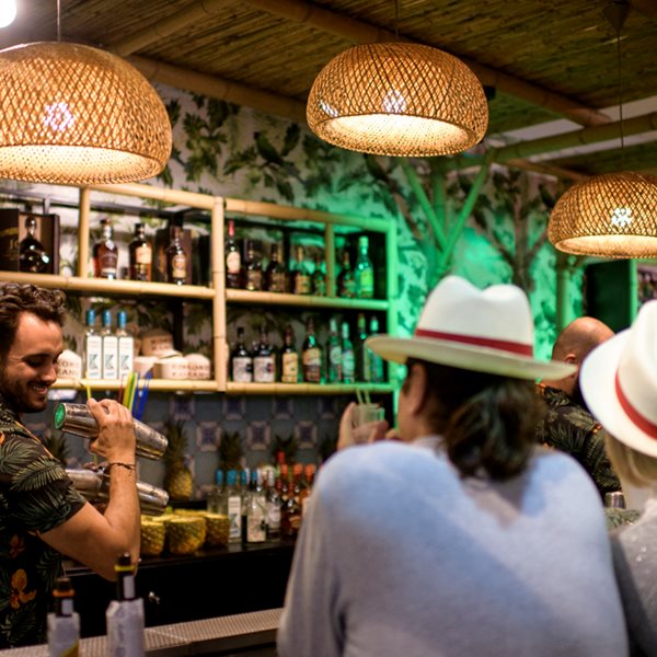 Η μεγάλη γιορτή των μπαρ επιστρέφει στην Αθήνα