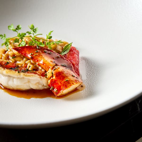 Η Galazia Hytra στρώνει και πάλι τραπέζι στην Πάρο