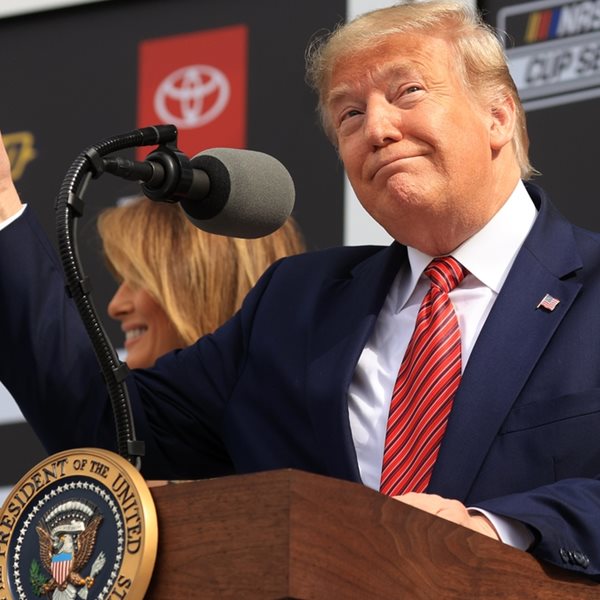 Κι αν ο Donald Trump έχει δίκιο που λέει ότι πολλοί θέλουν τη δικτατορία τους;