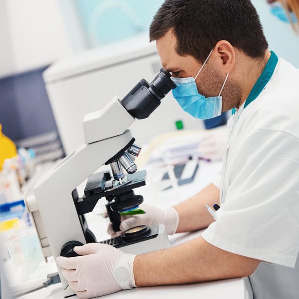 5 ελληνικές κλινικές μελέτες για την COVID-19