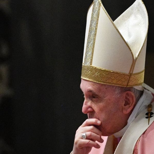 Μία ωρολογιακή βόμβα στα χέρια του Πάπα