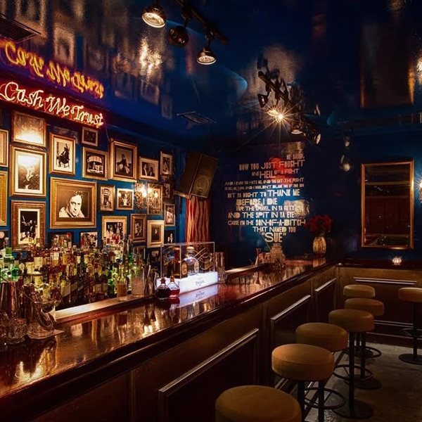 Τα μπαρ του Πειραιά: Και του λιμανιού και του σαλονιού