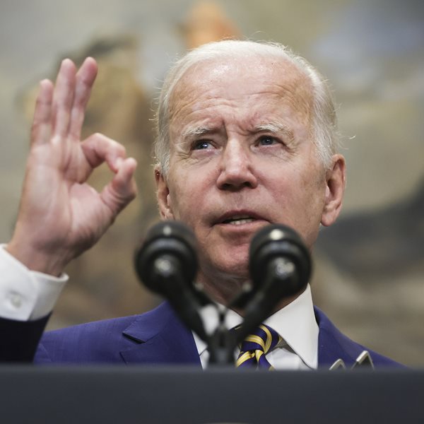 O Joe Biden τα βάζει με τον Elon Musk για το Twitter