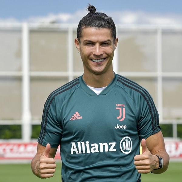 Ο Cristiano Ronaldo είναι ο πρώτος δισεκατομμυριούχος ποδοσφαιριστής